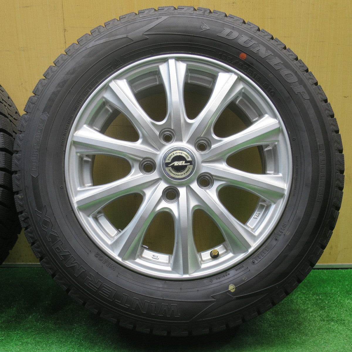 バリ溝！24年！キレイ！ほぼ10分★スタッドレス 195/65R15 ダンロップ ウインターマックス WM02 AXEL アクセル 15インチ PCD114.3/5H★5111204NJス