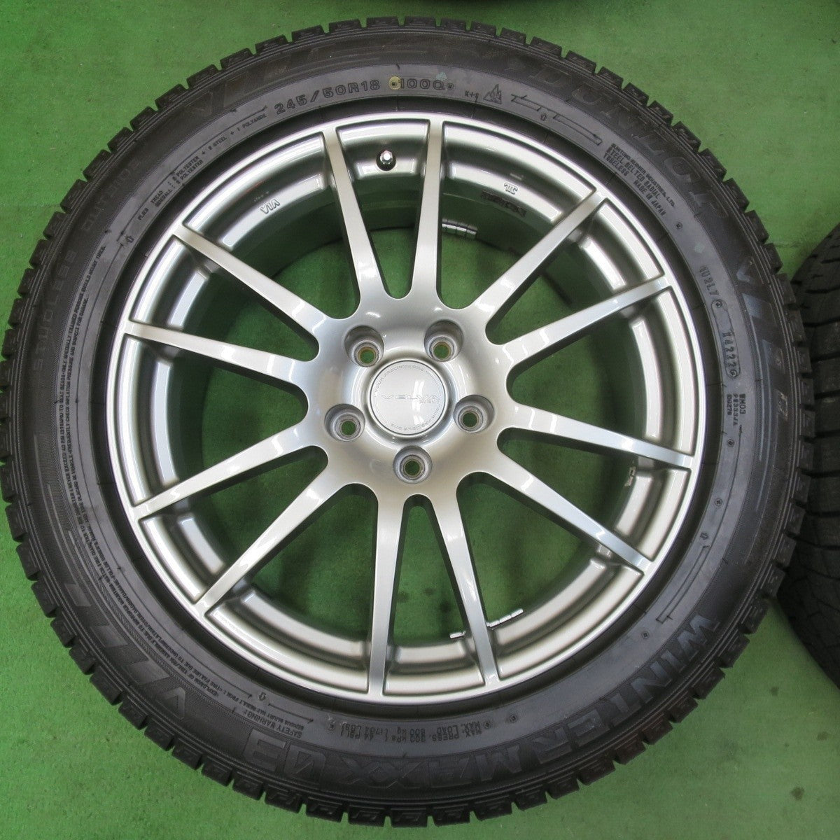 バリ溝！22年！キレイ！9.5分以上★スタッドレス 245/50R18 ダンロップ ウインターマックス 03 VELVA ヴェルヴァ 18インチ PCD114.3/5H★5012504イス
