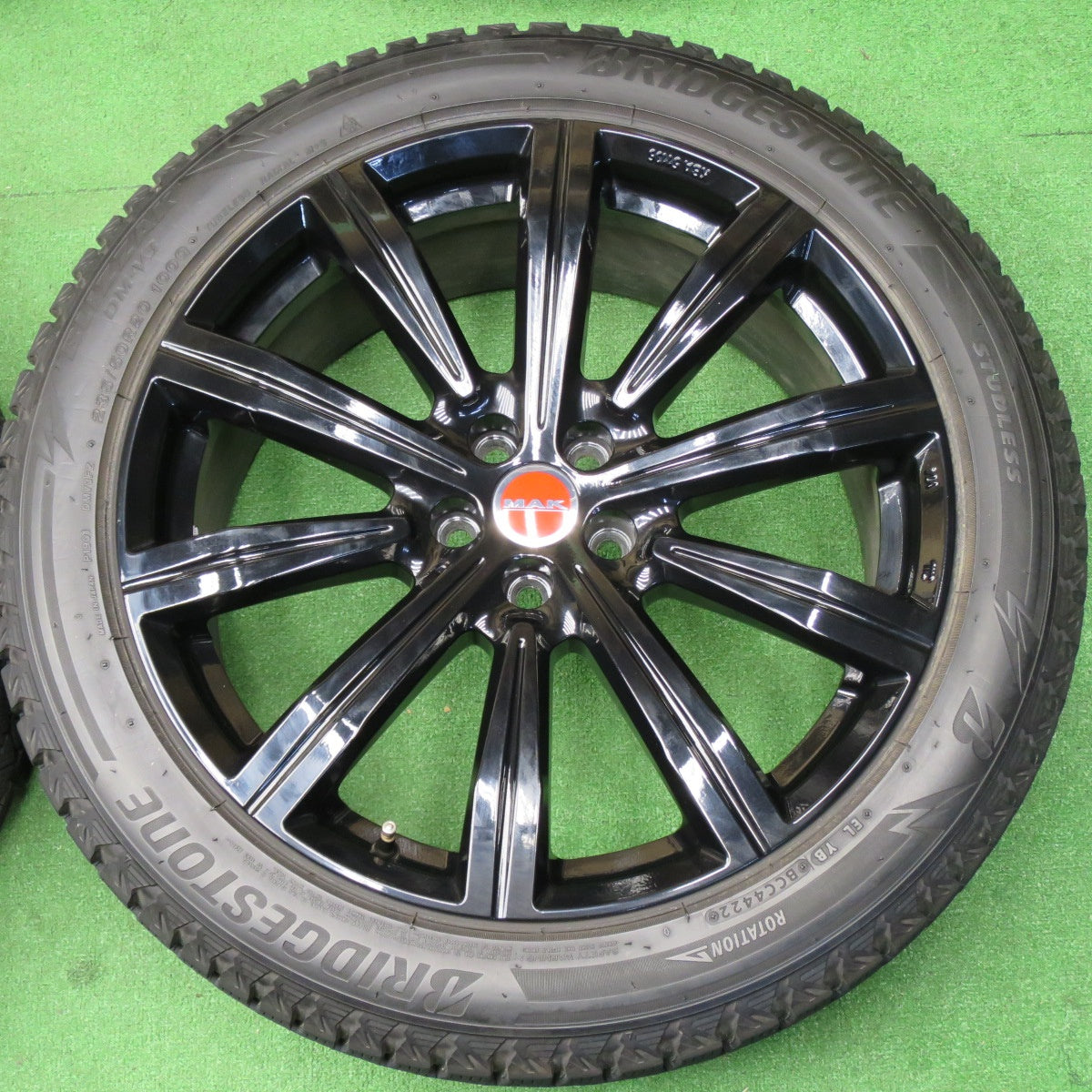 超バリ溝！22年！キレイ！ほぼ10分★ジャガー 等 MAK BIRMINGHAM 235/50R20 スタッドレス ブリヂストン ブリザック DM-V3 バーミンガム 20インチ PCD108/5H★6040301NKス