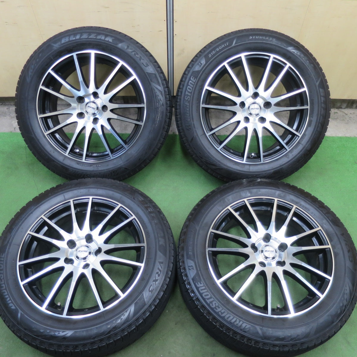 バリ溝！キレイ！8.5分★スタッドレス 215/60R17 ブリヂストン ブリザック VRX3 JP STYLE V-Line- 17インチ PCD114.3/5H★6021802TTス