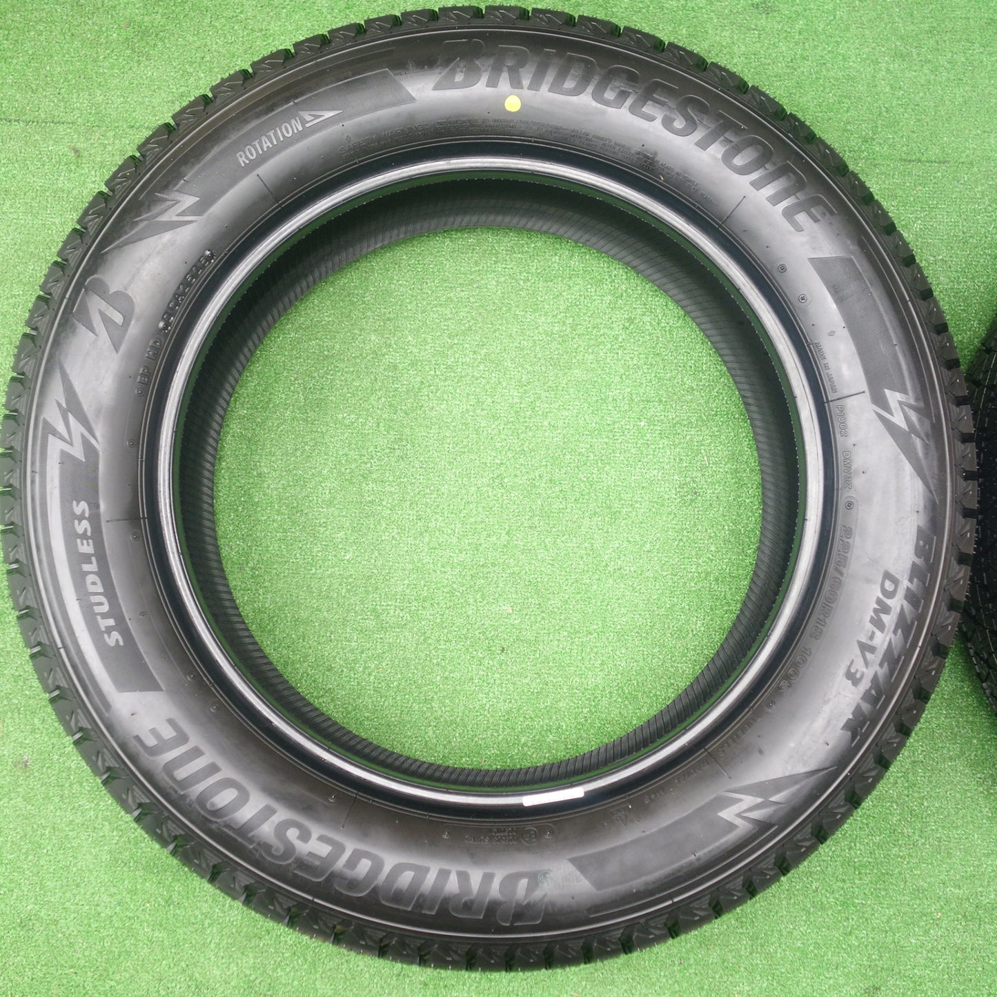 未使用！25年★スタッドレス 225/60R18 ブリヂストン ブリザック DM-V3 タイヤ 18インチ レクサス NX ハリアー RAV4 等★6011203KTスタ