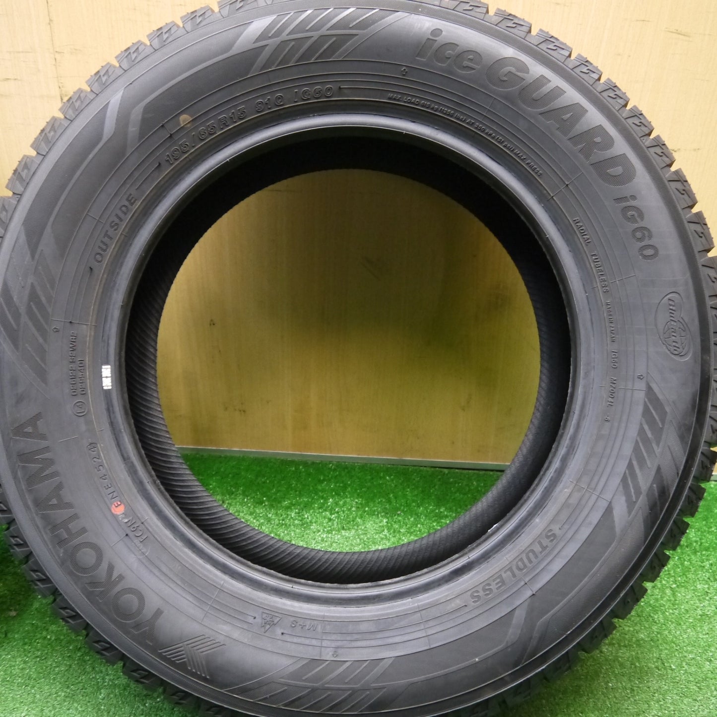 バリ溝！24年！ほぼ10分★スタッドレス 195/65R15 ヨコハマ アイスガード iG60 タイヤ 15インチ プリウス セレナ ノア ヴォクシー カローラ 等★5120906Hスタ