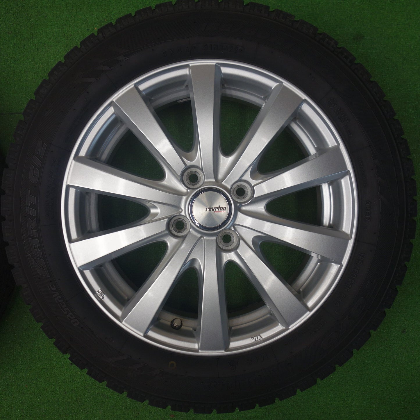 バリ溝！22年！キレイ！9.5分★スタッドレス 185/60R15 トーヨー オブザーブ ガリット GIZ ravrion RS01 ラブリオン 15インチ PCD100/4H★6051802KTス