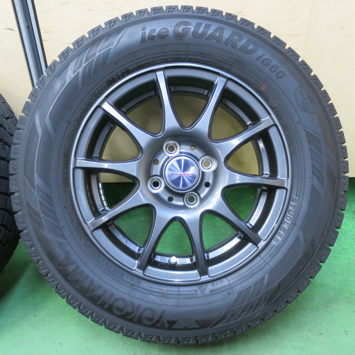 バリ溝！23年！キレイ！9.5分★スタッドレス 185/70R14 ヨコハマ アイスガード iG60 VELVA CHARGE ヴェルヴァ 14インチ PCD100/4H★5041205イス