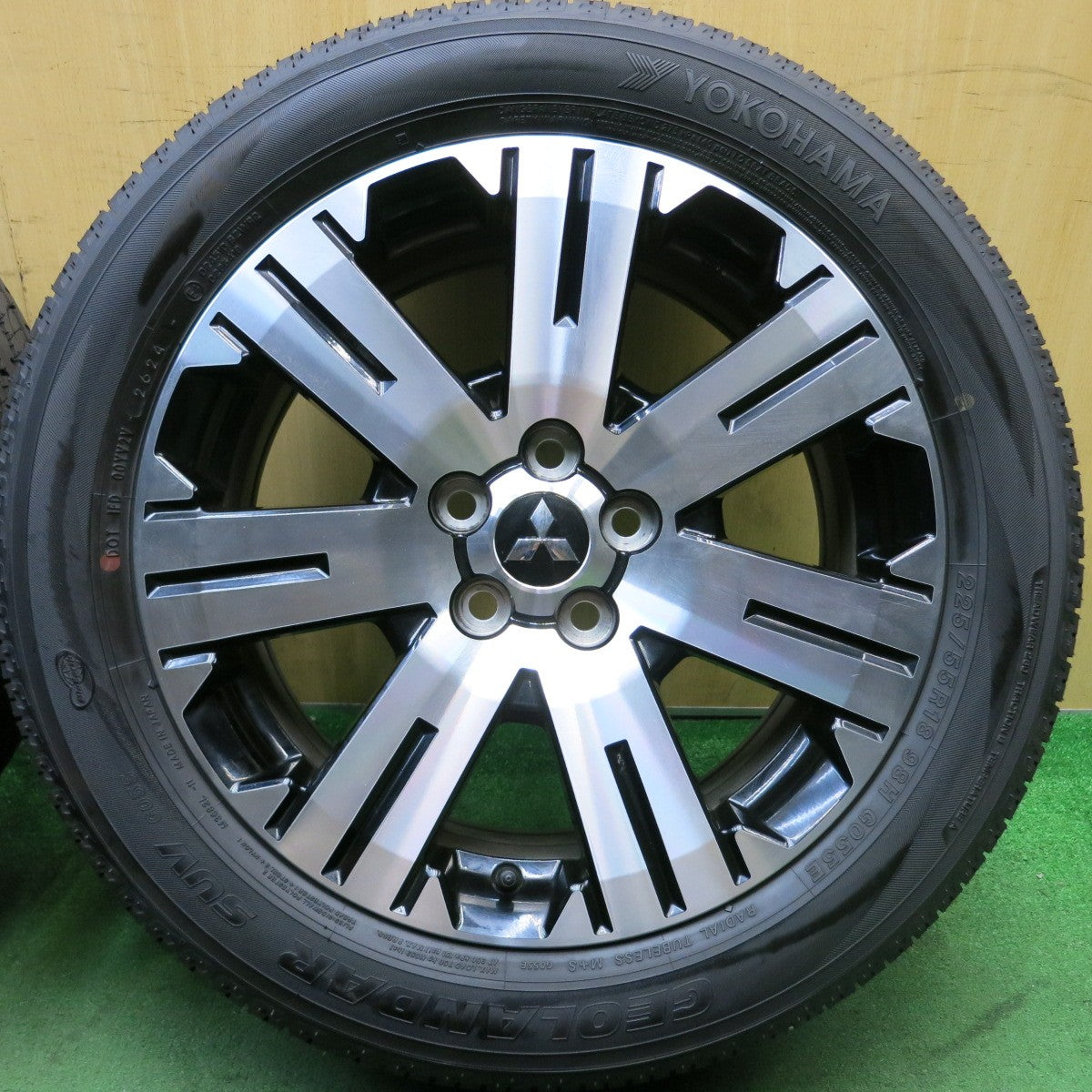 新車外し！24年★三菱 デリカ D:5 純正 225/55R18 ヨコハマ ジオランダー SUV G055 G055E 18インチ D5 PCD114.3/5H★5092005HAノ