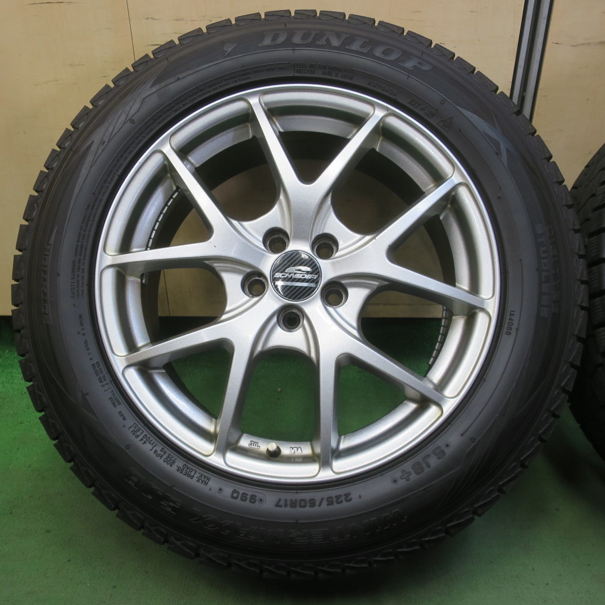 バリ溝！23年！9.5分★フォレスター 等 225/60R17 スタッドレス ダンロップ ウインターマックス SJ8 SJ8+ SCHNEIDER シュナイダー 17インチ PCD100/5H★6052204イス