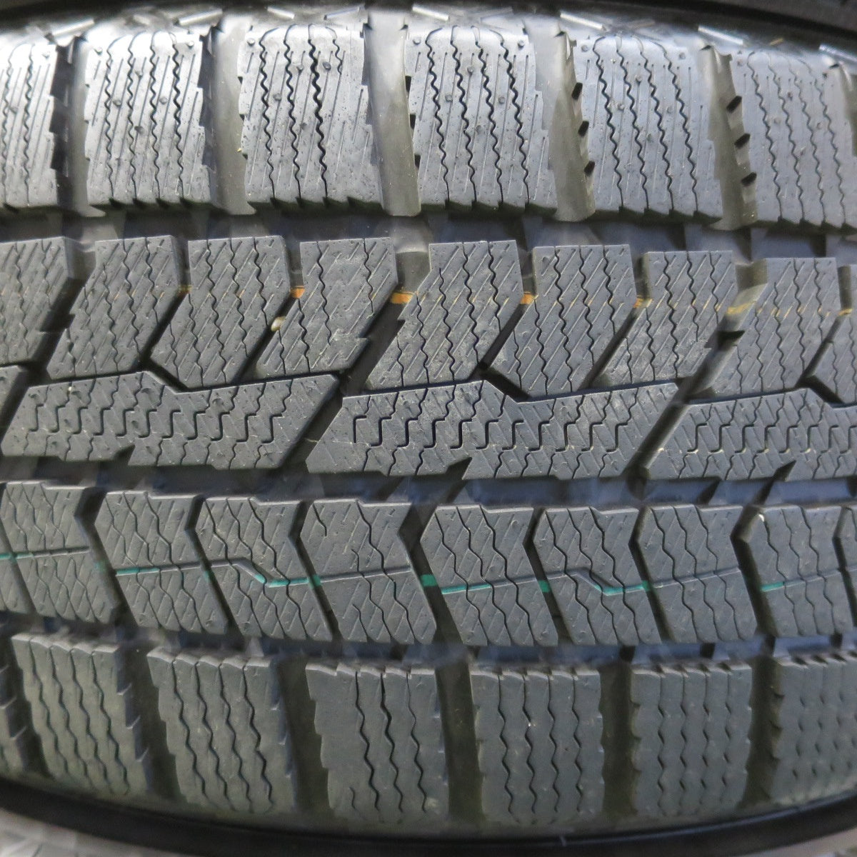 バリ溝！23年！キレイ！ほぼ10分★スタッドレス 195/60R15 トーヨー オブザーブ GIZ2 DILETTO ディレット 15インチ PCD114.3/5H★6052510イス
