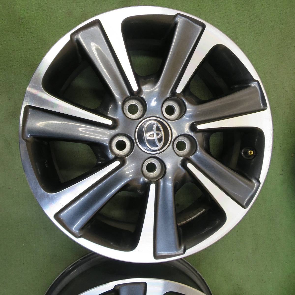 4本価格★トヨタ 80系 ヴォクシー ノア 純正 ホイール 16インチ 16×6J PCD114.3/5H★6071801NGホ