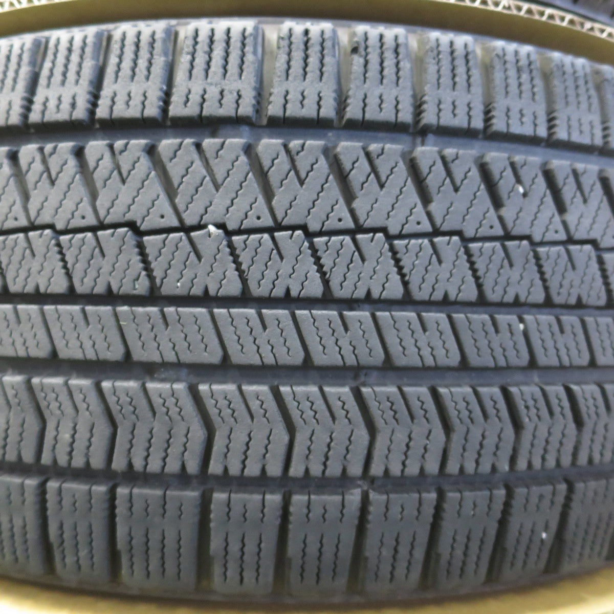 センサー付き！キレイ★レクサス ES 純正 235/45R18 スタッドレス ブリヂストン ブリザック VRX2 18インチ PCD114.3/5H★6052506イス