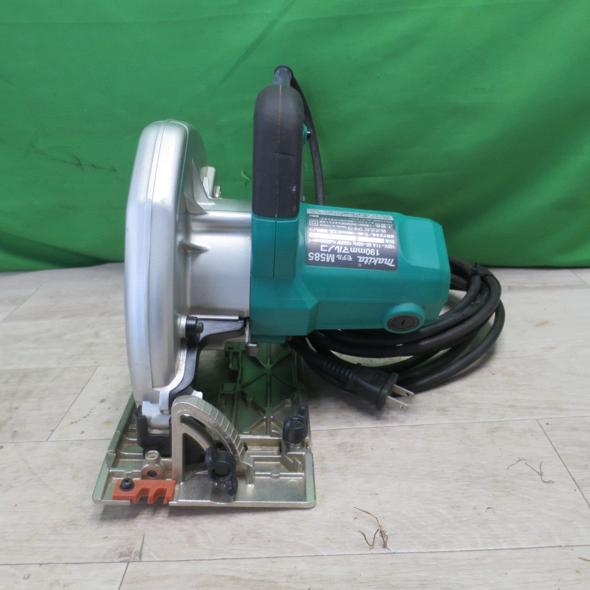 makita マキタ 190mm 電動丸ノコ M581 切断 電動工具 DIY　元箱付き　【糸島市内 送料無料】250330-5 マキタ（makita） 電気マルノコ 190mm M585 チップソーブレード付き