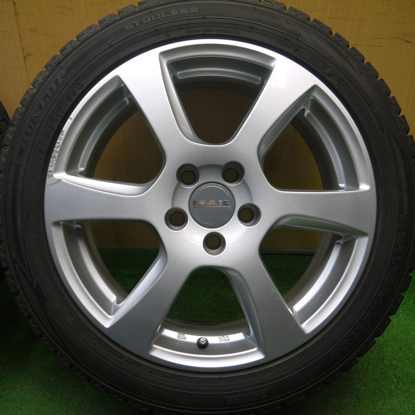 [送料無料] バリ溝！9.5分★ボルボ 等 MAK VINCI 205/50R17 スタッドレス ダンロップ ウインターマックス WM02 17インチ PCD108/5H★4122511Hス