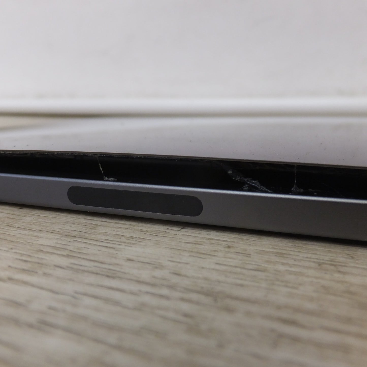 [送料無料] 現状品★アップル Apple iPad Pro 11-inch 第1世代 A1934 MU102J/A 256GB　ドコモ 判定 ○ SIMフリー★