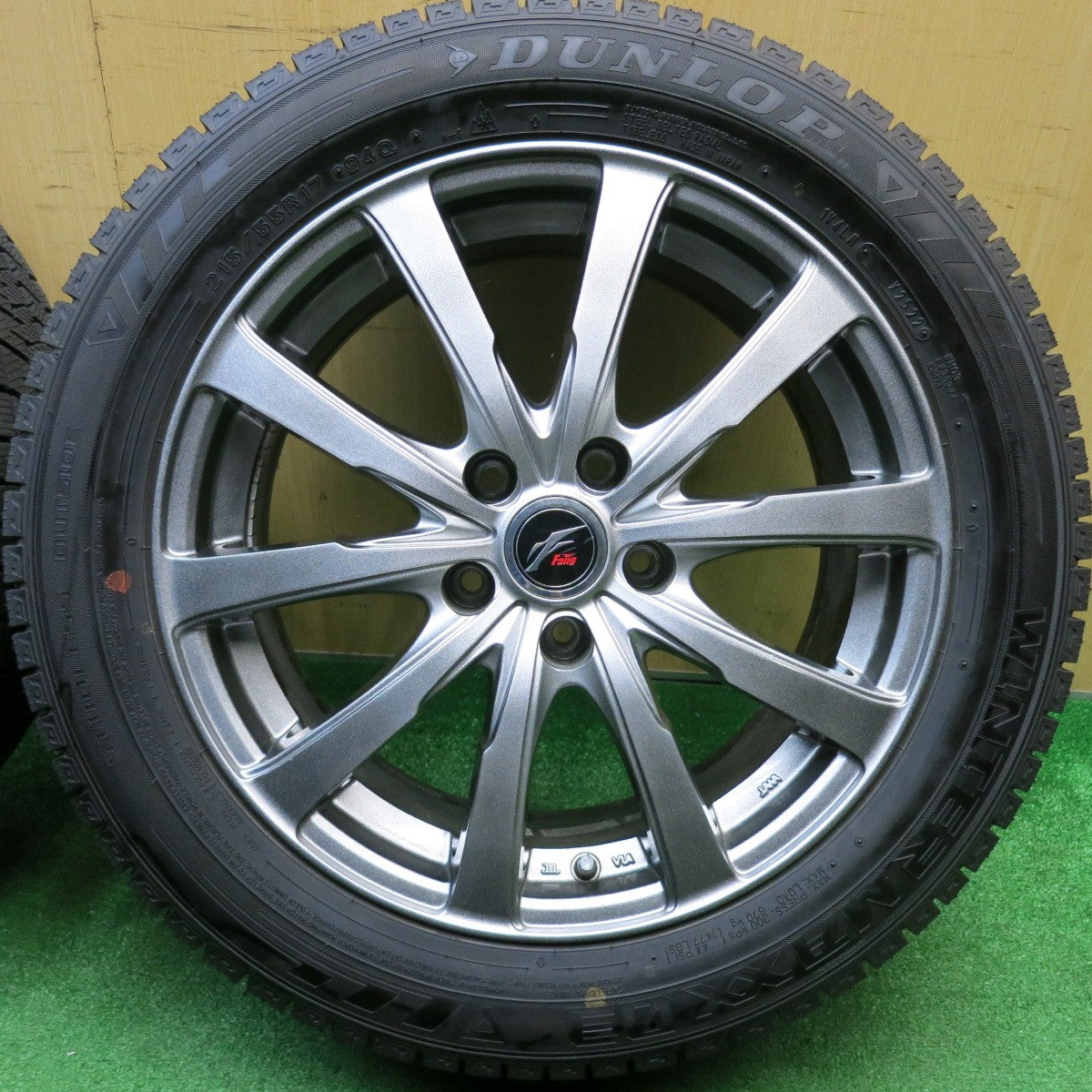 バリ溝！22年！キレイ！9.5分★スタッドレス 215/55R17 ダンロップ ウインターマックス 03 Fang ファング 17インチ PCD114.3/5H★5122108HAス