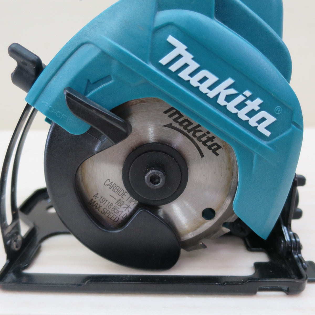 [送料無料] キレイ☆マキタ 85mm 充電式 マルノコ HS301D 電動 工具 切断機 makita 10.8V 木工用 丸のこ 丸ノコ 丸鋸 本体のみ☆