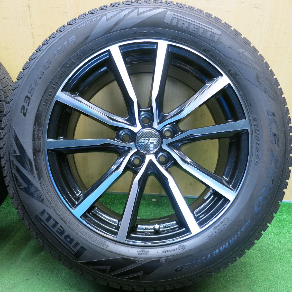 バリ溝！22年！キレイ！8.5分◎スタッドレス 235/60R18 ピレリ アイスゼロ アシンメトリコ STRANGER ストレンジャー 18インチ PCD114.3/5H◎6070514HAス