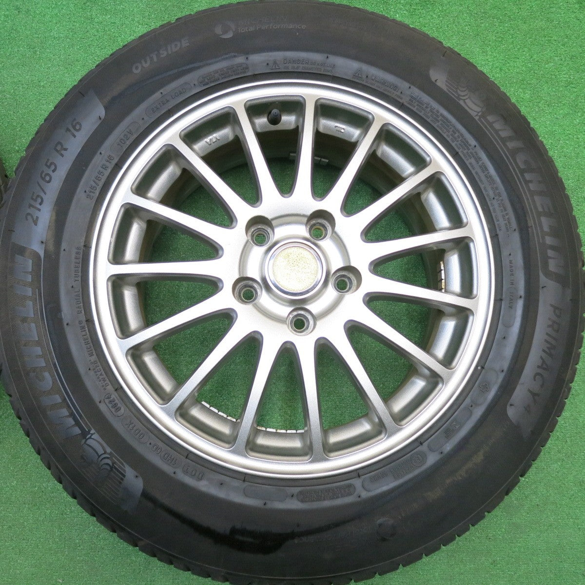 バリ溝！24年！8.5分★215/65R16 ミシュラン プライマシー4 ECO FORME エコフォルム 16インチ PCD114.3/5H★5111311HAノ