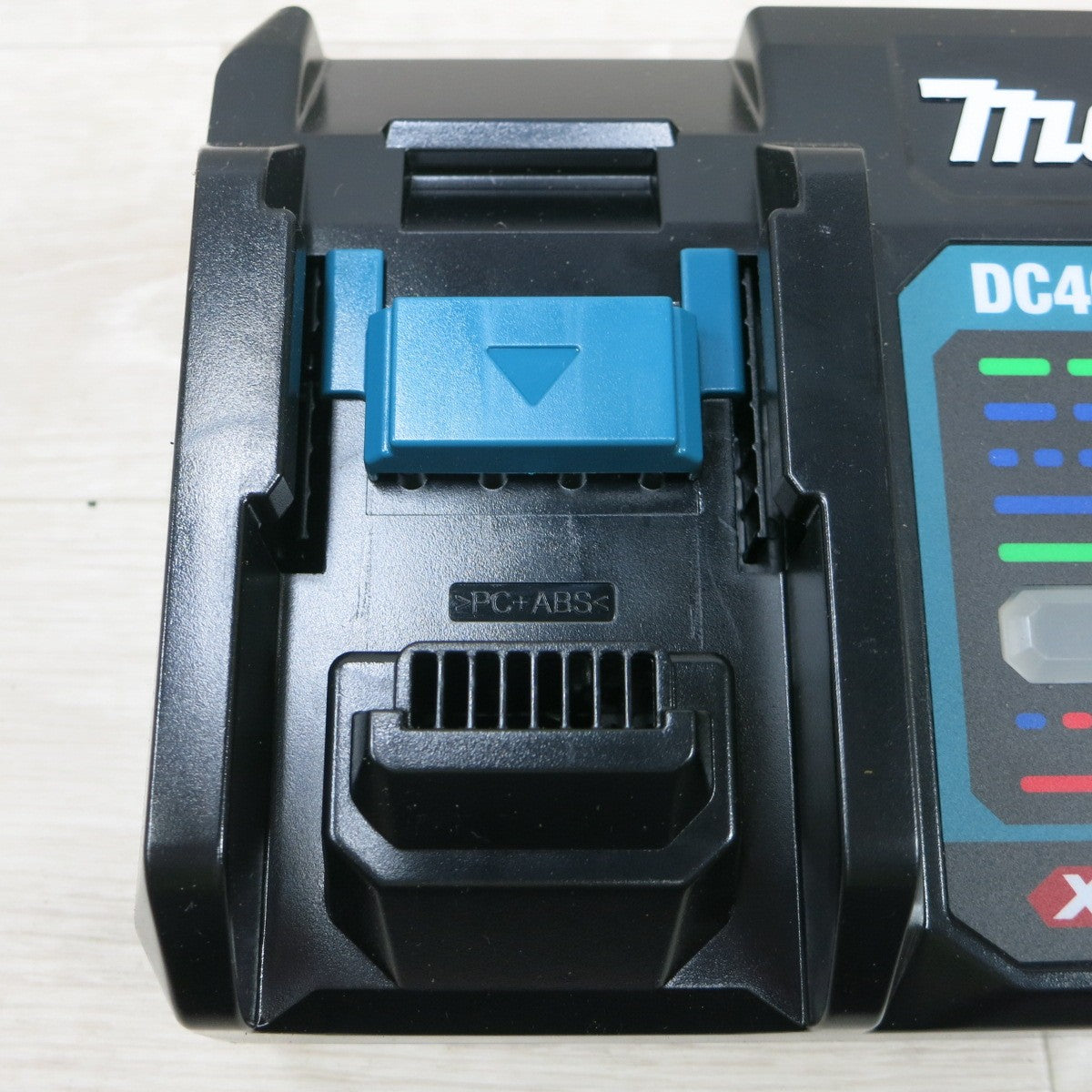 [送料無料] キレイ◆makita マキタ 40V 急速充電器 DC40RA 電動工具 AC100V専用 50/60Hz◆