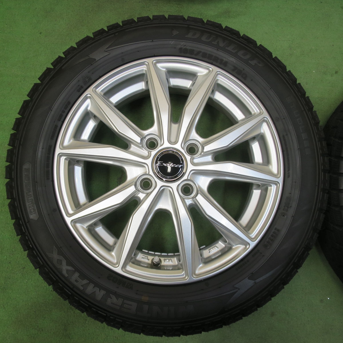 バリ溝！24年！キレイ！ほぼ10分★スタッドレス 165/65R14 ダンロップ ウインターマックス WM02 Exsteer エクスター 14インチ ハスラー ソリオ 等 PCD100/4H★5120910イス