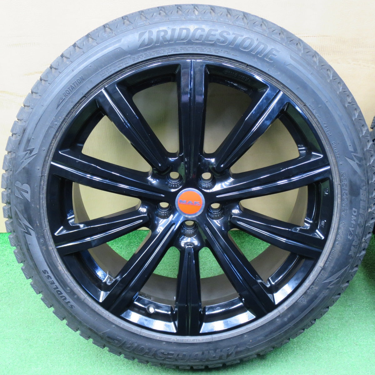 超バリ溝！22年！キレイ！ほぼ10分★ジャガー 等 MAK BIRMINGHAM 235/50R20 スタッドレス ブリヂストン ブリザック DM-V3 バーミンガム 20インチ PCD108/5H★6040301NKス