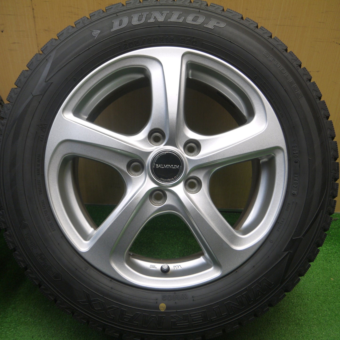 [送料無料] バリ溝！21年！キレイ！9.5分★スタッドレス 205/60R16 ダンロップ ウインターマックス WM02 BALMINUM バルミナ 16インチ PCD114.3/5H★4120605Hス