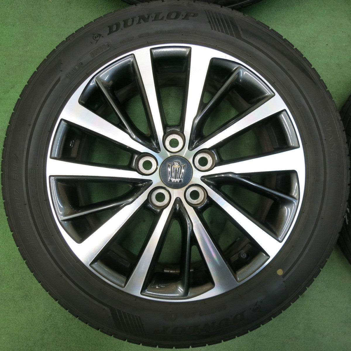 [送料無料] バリ溝！24年！9.5分★トヨタ 220系 クラウン ハイブリッド G 純正 215/55R17 ダンロップ ルマン5+ 17インチ PCD114.3/5H★5022610SYノ