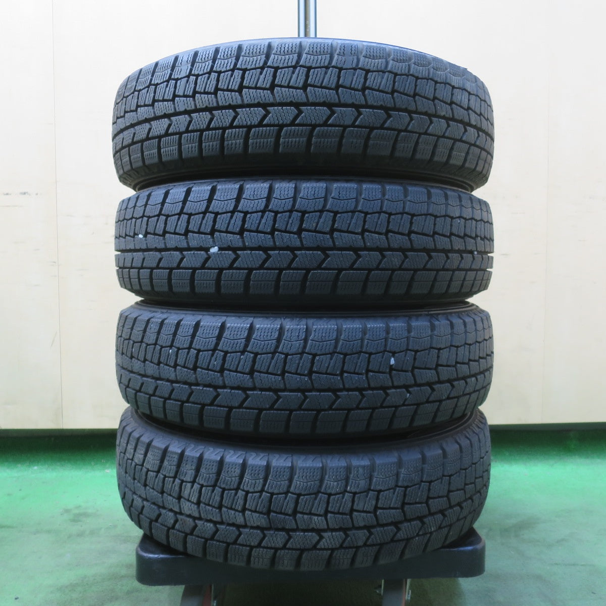 バリ溝！23年！キレイ！ほぼ10分★スタッドレス 155/65R14 ダンロップ ウインターマックス WM02 Exceeder エクシーダー 14インチ PCD100/4H★6031103イス