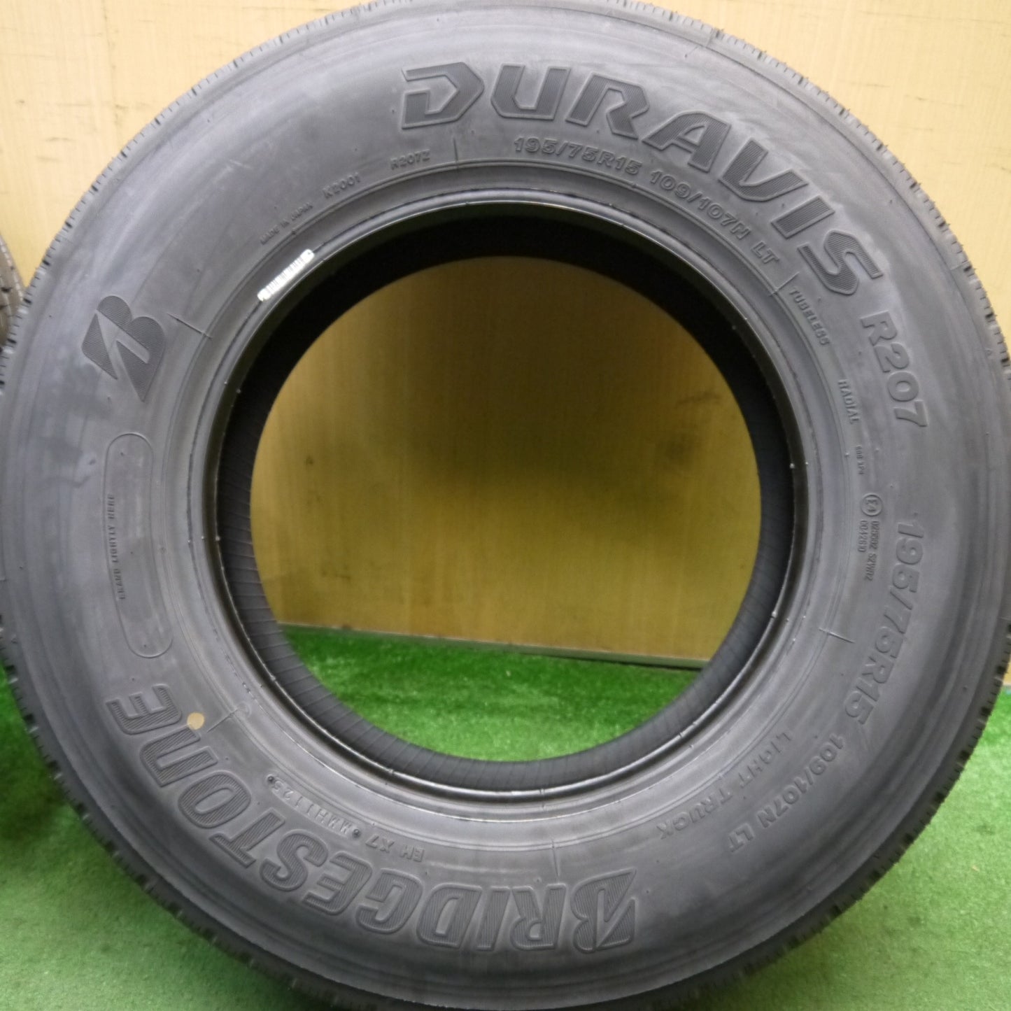 未使用！25年★トラック タイヤ 195/75R15 109/107N ブリヂストン デュラビス R207 DURAVIS 15インチ★5080106Hノタ
