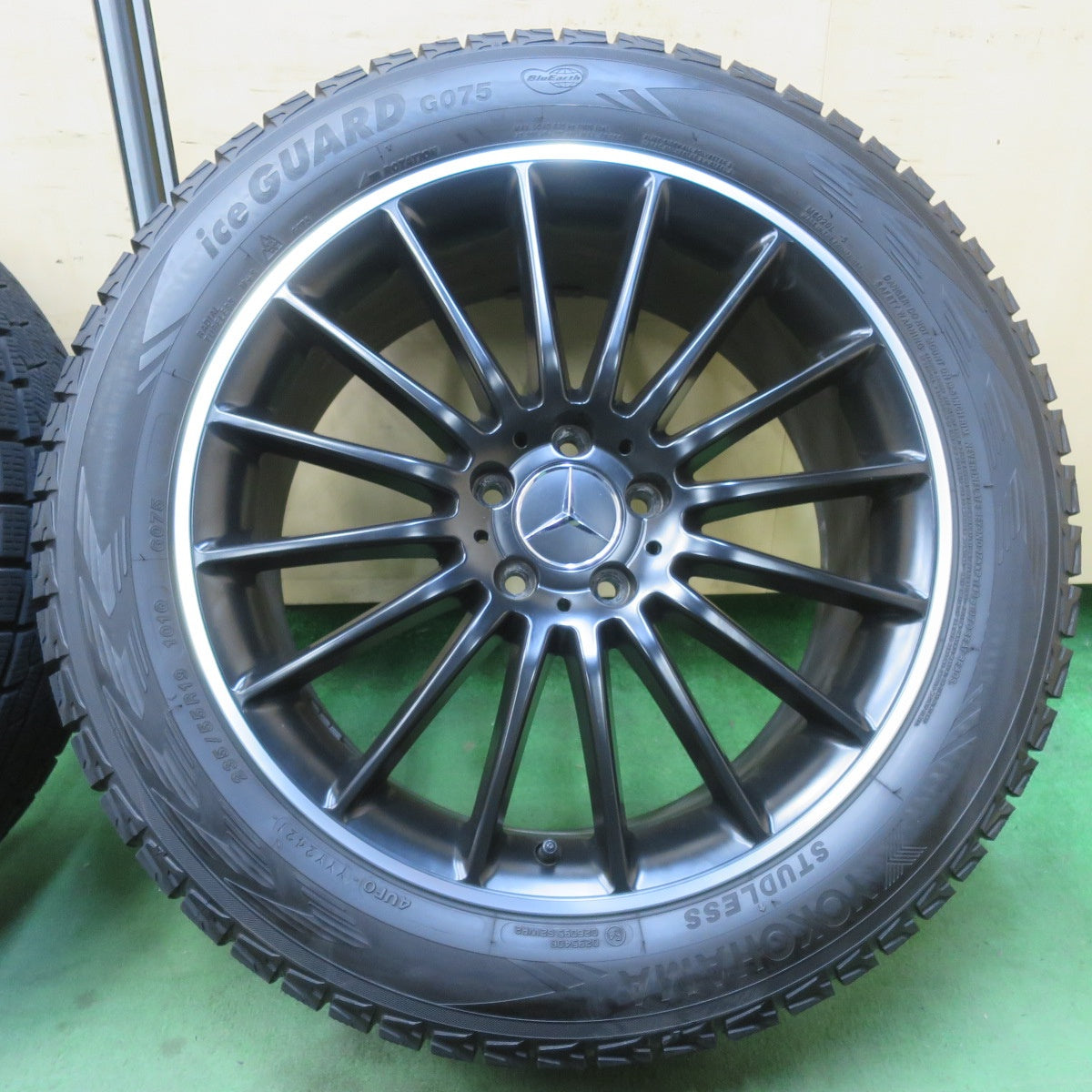 バリ溝！キレイ！9.5分★ベンツ 等 235/55R19 スタッドレス ヨコハマ アイスガード G075 WSP ITALY 社外 アルミ 19インチ PCD112/5H★6030407イス