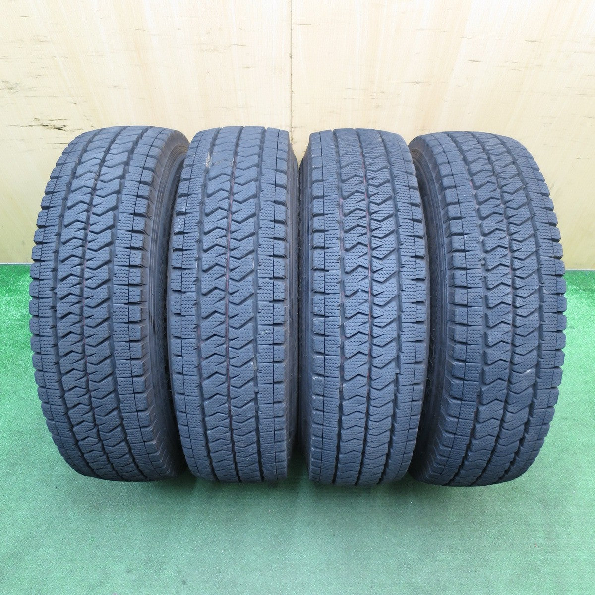バリ溝！23年！9.5分★ハイエース 等 195/80R15 107/105N スタッドレス ブリヂストン ブリザック VL10 社外 アルミ 15インチ PCD139.7/6H★5053008NJス