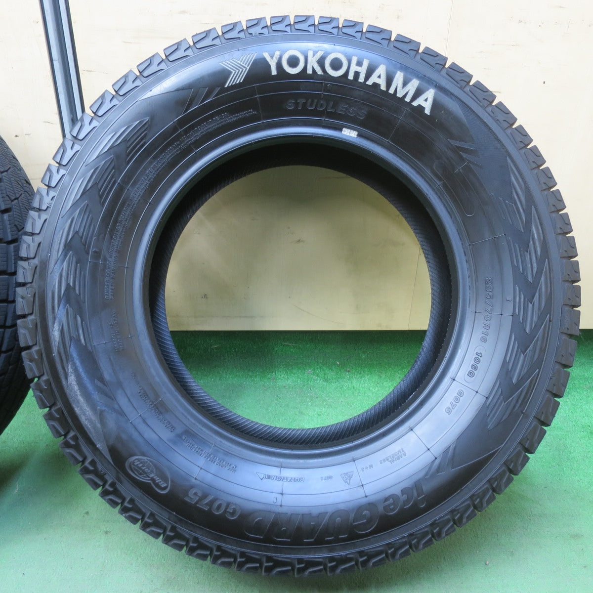 超バリ溝！22年！ほぼ10分★スタッドレス 235/70R16 ヨコハマ アイスガード G075 タイヤ 16インチ アウトランダー デリカ 等★5112603イスタ