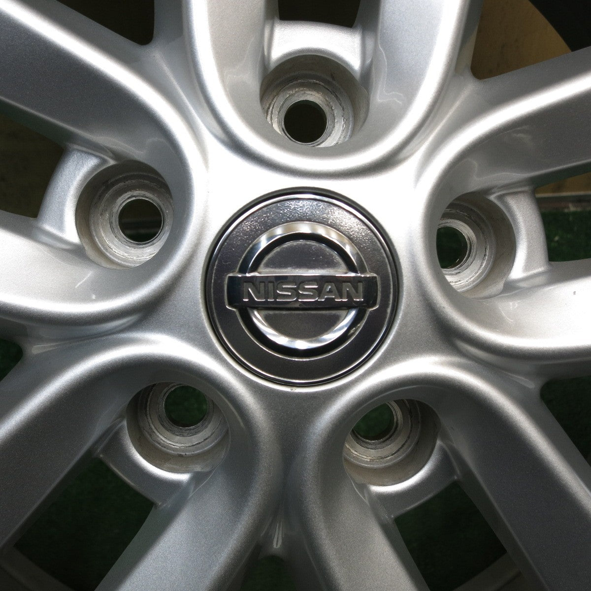 バリ溝！24年！キレイ！9.5分◎日産 ジューク 純正 215/55R17 ダンロップ LE MANS V+ ルマン5+ 17インチ PCD114.3/5H◎6083104KKノ
