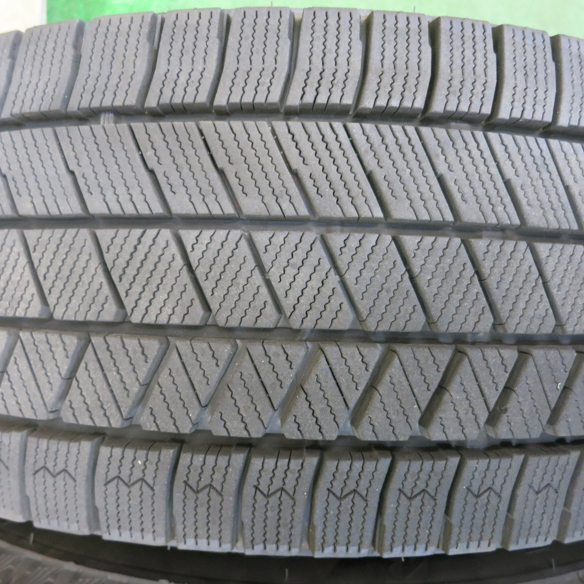 バリ溝！25年！キレイ！9.5分★スタッドレス 205/55R17 ブリヂストン ブリザック VRX3 ravrion RM01 ラブリオン 17インチ PCD114.3/5H★6053104HAス