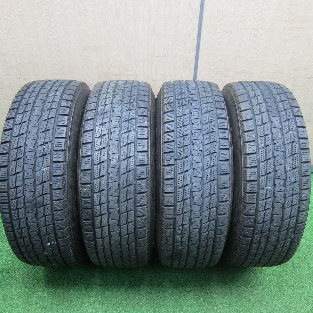 [送料無料] バリ溝！キレイ！8.5分★ジープ ラングラー アンリミテッド 純正 265/70R17 スタッドレス グッドイヤー アイスナビ SUV 17インチ PCD127/5H★4121001TNス