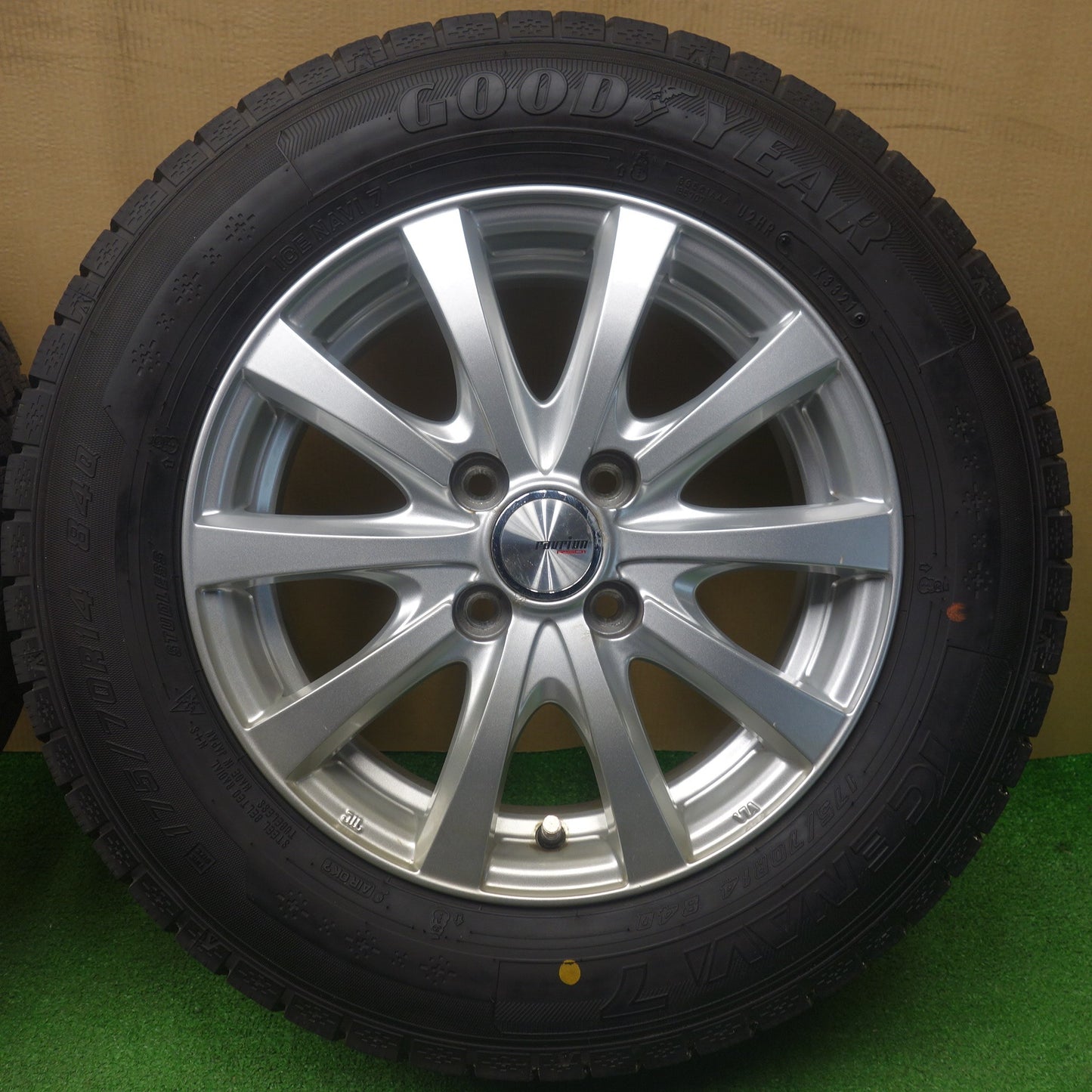 バリ溝！ほぼ10分★スタッドレス 175/70R14 グッドイヤー アイスナビ7 ravrion RS01 ラブリオン 14インチ PCD100/4H★6032702KTス