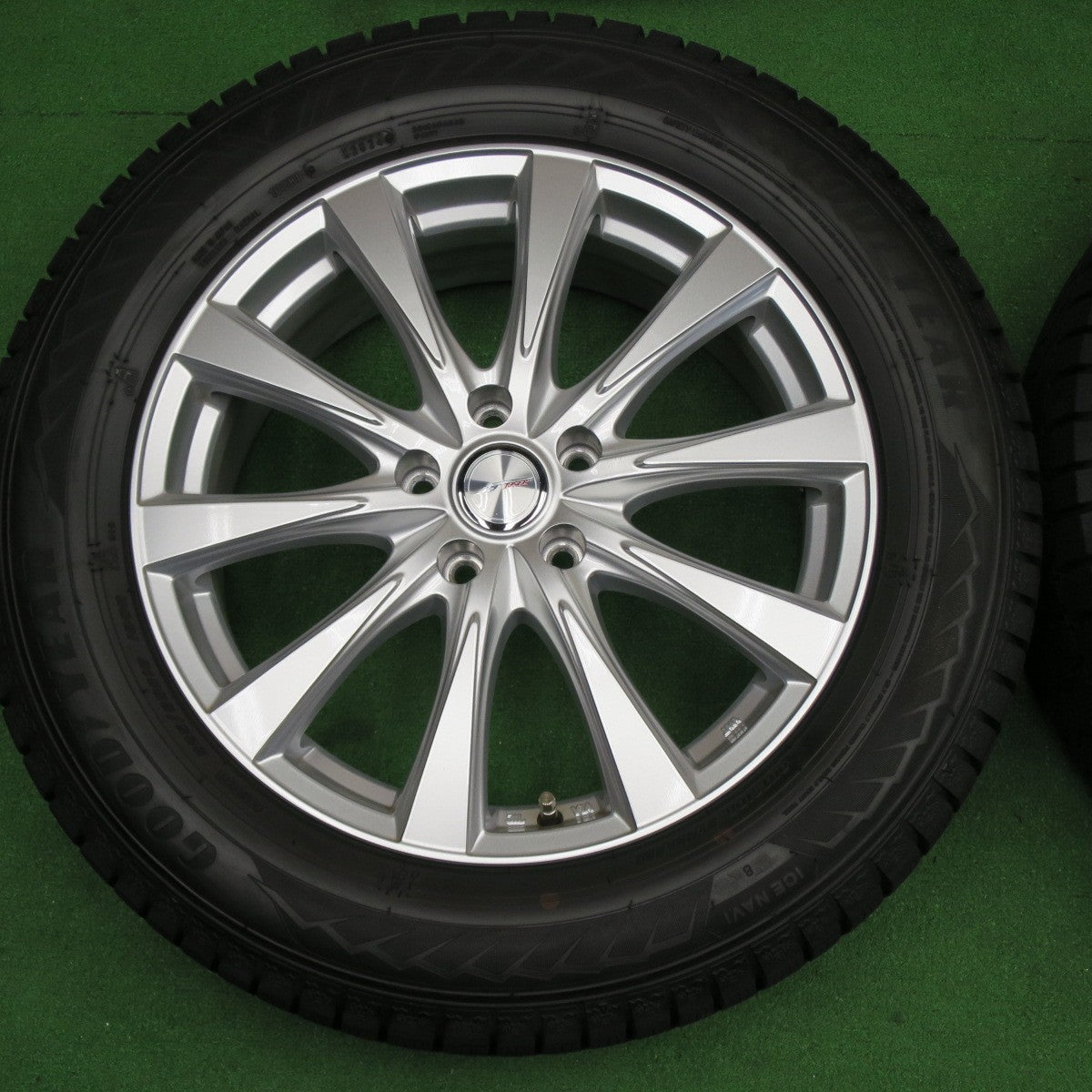 バリ溝！24年！キレイ！9.5分以上◎スタッドレス 225/60R18 グッドイヤー アイスナビ8 JOKER ジョーカー 18インチ PCD114.3/5H◎6062701NKス