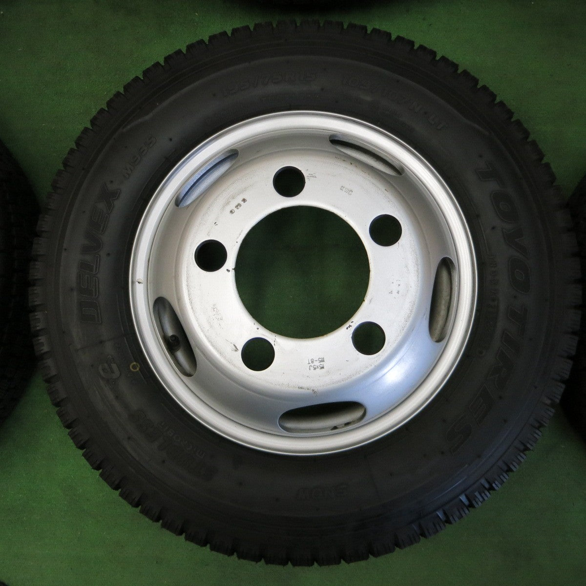 *送料無料* バリ溝！22年！9.5分以上★トラック タイヤ 195/75R15 109/107N スタッドレス トーヨー デルベックス M935 KWC スチール 115-8T PCD208/5H★4061501ナス