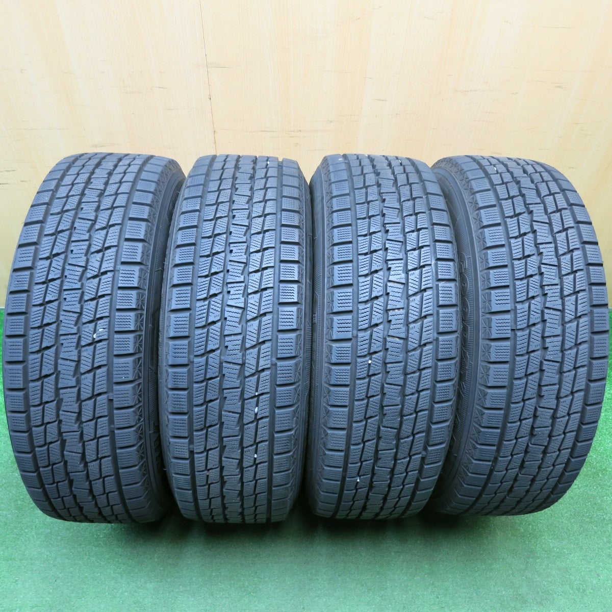 バリ溝！キレイ！9.5分★スタッドレス 225/60R18 グッドイヤー アイスナビ SUV ravrion RS01 ラブリオン 18インチ PCD114.3/5H★5121403HAス