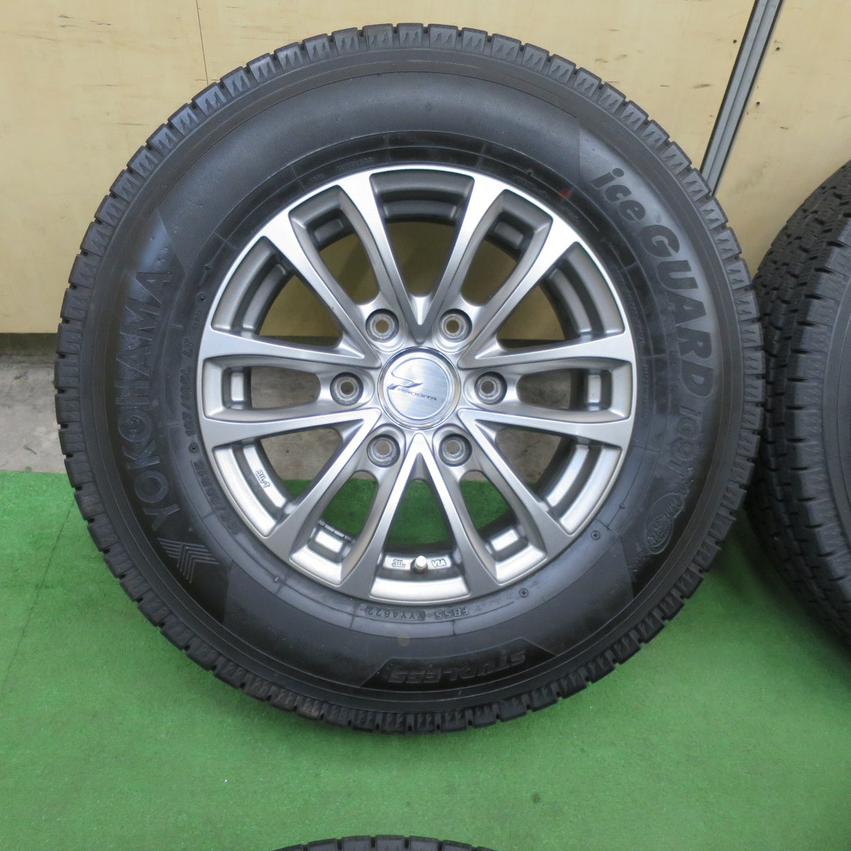バリ溝！22年！キレイ！9.5分★スタッドレス 195/80R15 107/105L ヨコハマ アイスガード iG91 PRODITA HC プロディータ 15インチ PCD139.7/6H★6022501TTス
