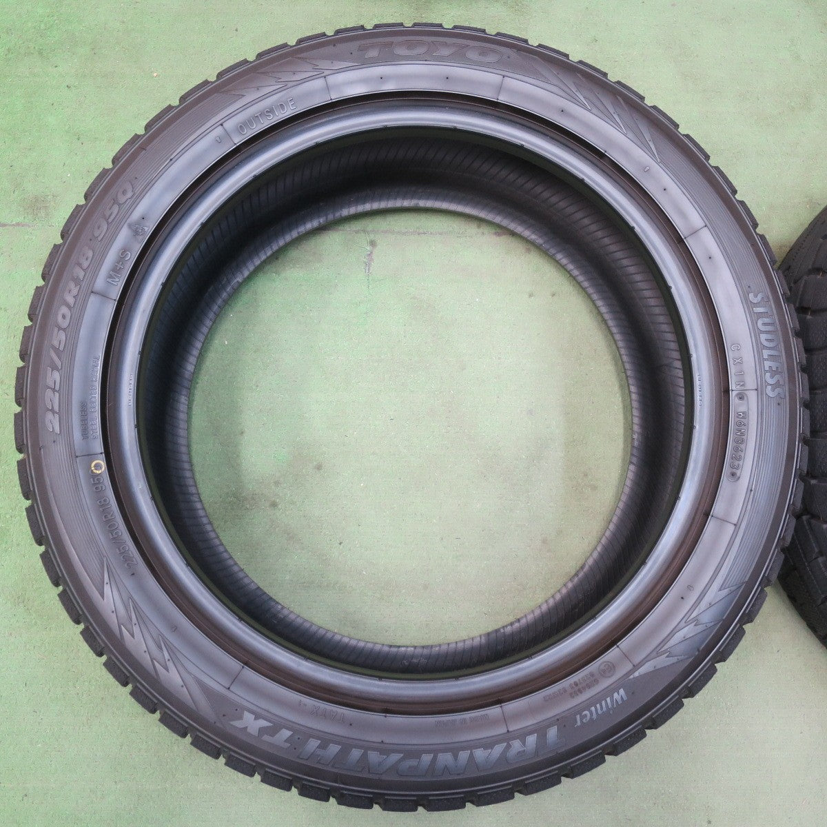 バリ溝！23年！9.5分★スタッドレス 225/50R18 トーヨー ウインター トランパス TX タイヤ 18インチ カローラクロス C-HR 等★5102510イスタ