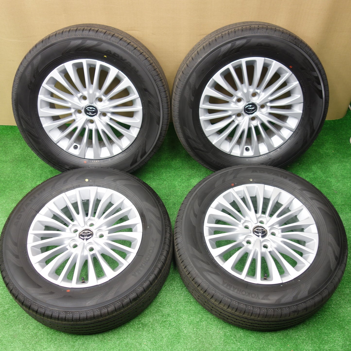 新車外し！25年★トヨタ 40系 アルファード ヴェルファイア 純正 225/65R17 ヨコハマ アドバン V03 17インチ PCD120/5H★5112701KTノ