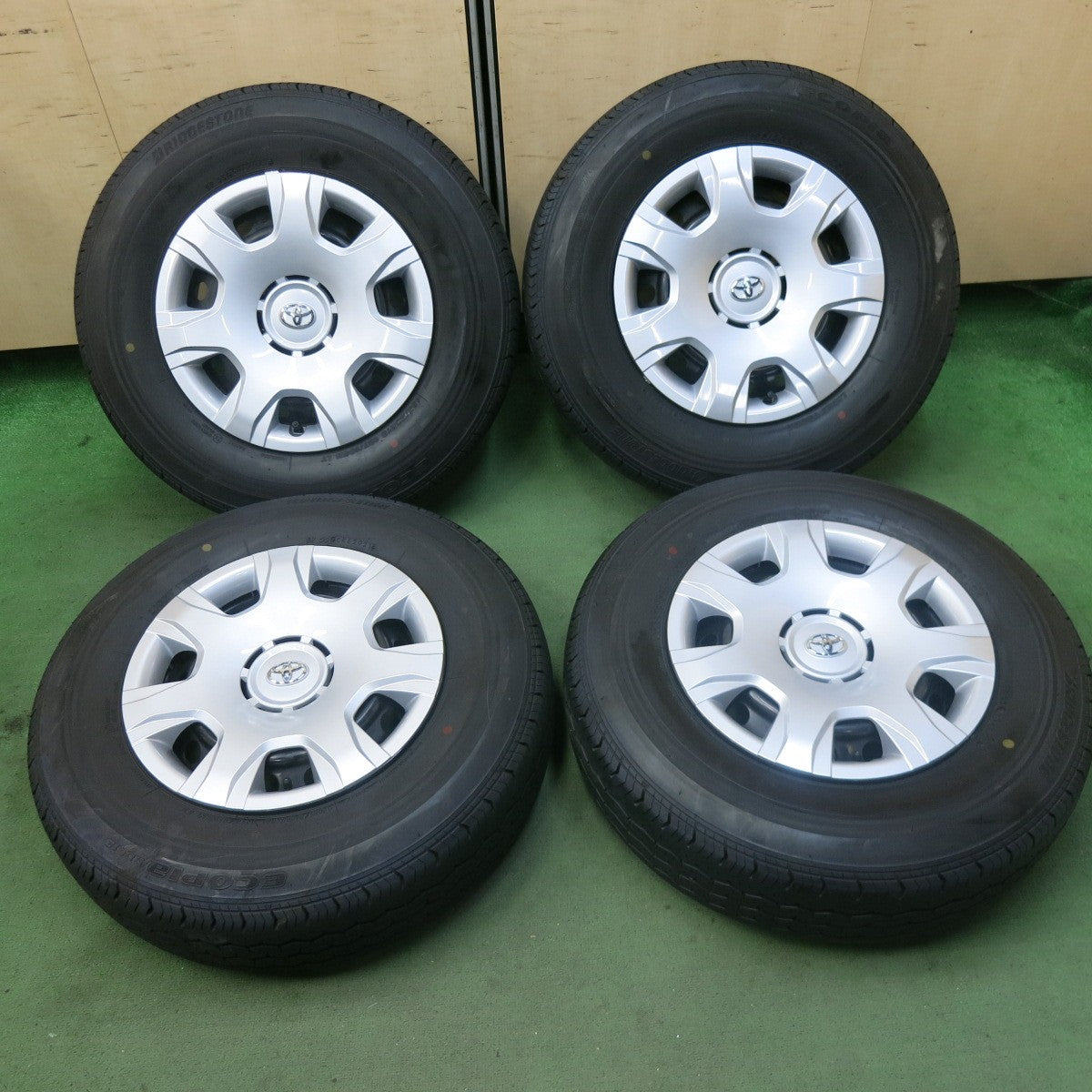 新車外し！21年★トヨタ 200系 ハイエース 純正 スチール 195/80R15 107/105N ブリヂストン エコピア RD613 15インチ PCD139.7/6H★5100404SKノ