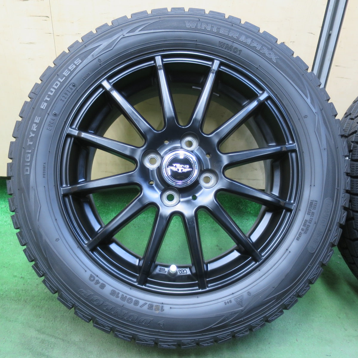 バリ溝！キレイ！8.5分★スタッドレス 185/60R15 ダンロップ ウインターマックス WM01 TEAD テッド 15インチ PCD100/4H★5111802イス