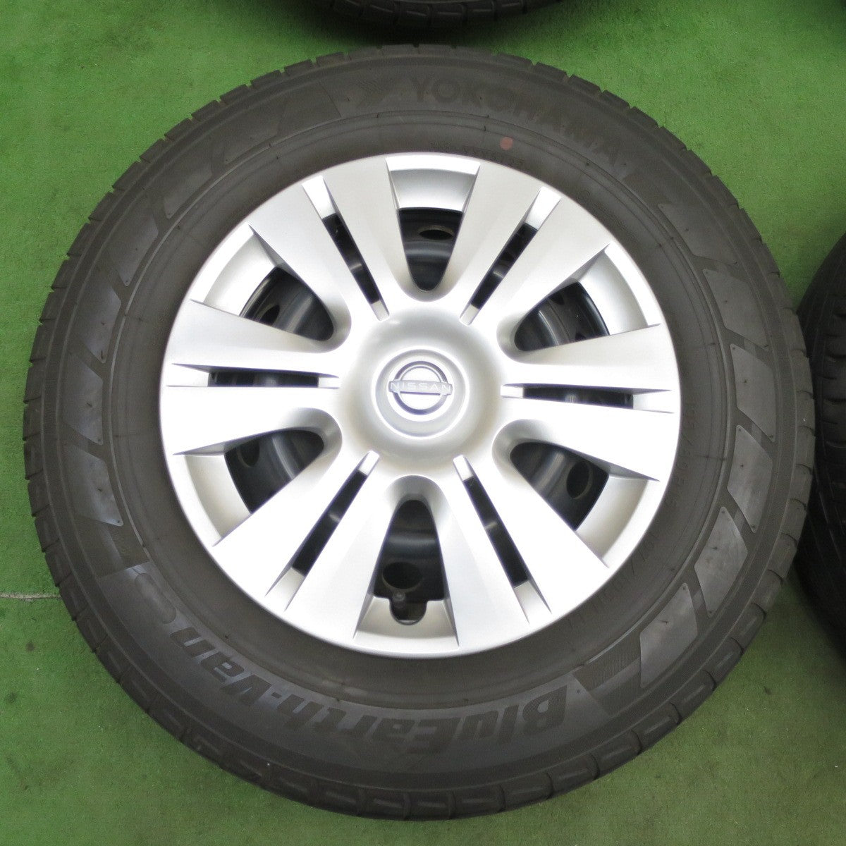 キレイ！22年★日産 NV350 キャラバン 純正 スチール 195/80R15 107/105N ヨコハマ BluEarth-Van RY55 15インチ PCD139.7/6H★6013102ナノ