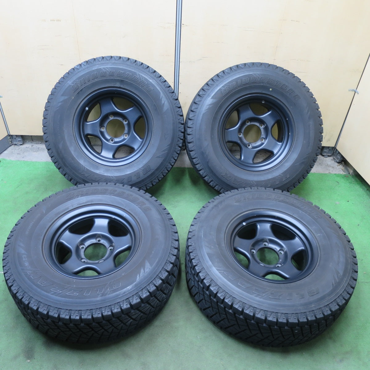 付属品付き！バリ溝！9.5分★BRADLEY V 285/75R16 116/113Q スタッドレス ブリヂストン ブリザック DM-Z3 ブラッドレー 16インチ PCD150/5H★6020201ナス
