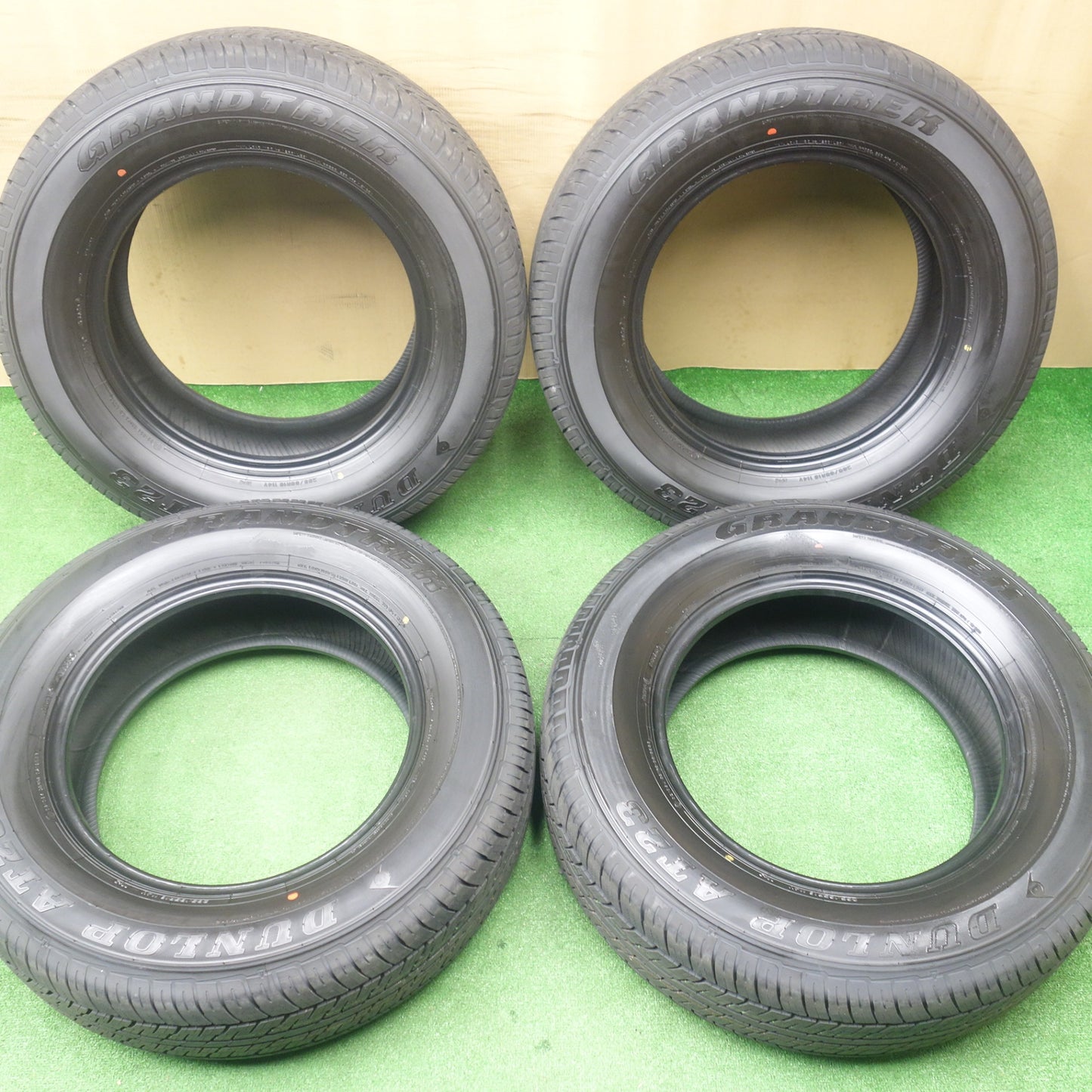 新車外し！25年★265/65R18 ダンロップ AT23 グラントレック タイヤ 18インチ ランクル 250 300 プラド レクサス GX LX 等★6012403KTノタ