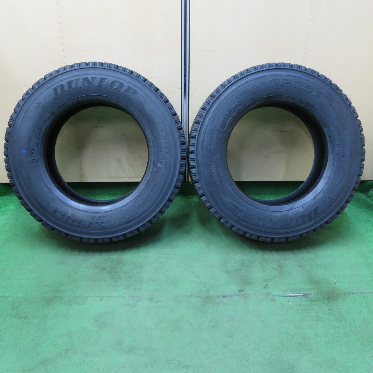[送料無料] 未使用！24年★トラック タイヤ 245/70R19.5 136/134J スタッドレス ダンロップ デクテス SP081 DECTES 19.5インチ★4111805イスタ