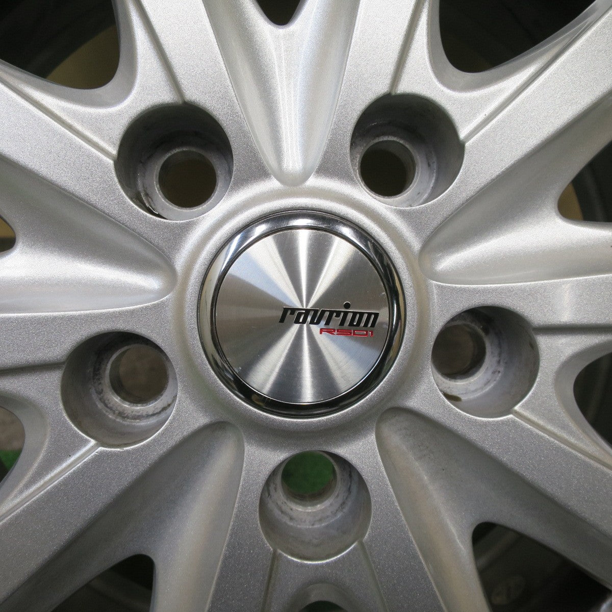 バリ溝！24年！キレイ！9.5分以上★スタッドレス 195/65R15 グッドイヤー アイスナビ7 ravrion RS01 ラブリオン 15インチ PCD114.3/5H★5112101TTス