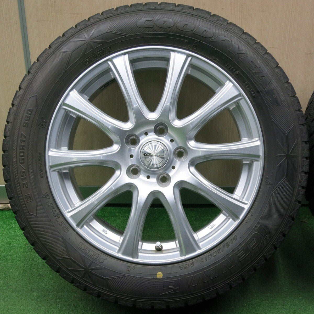 キレイ★スタッドレス 215/60R17 グッドイヤー アイスナビ6 LAUFBAHN 17インチ PCD114.3/5H★4121304NJス