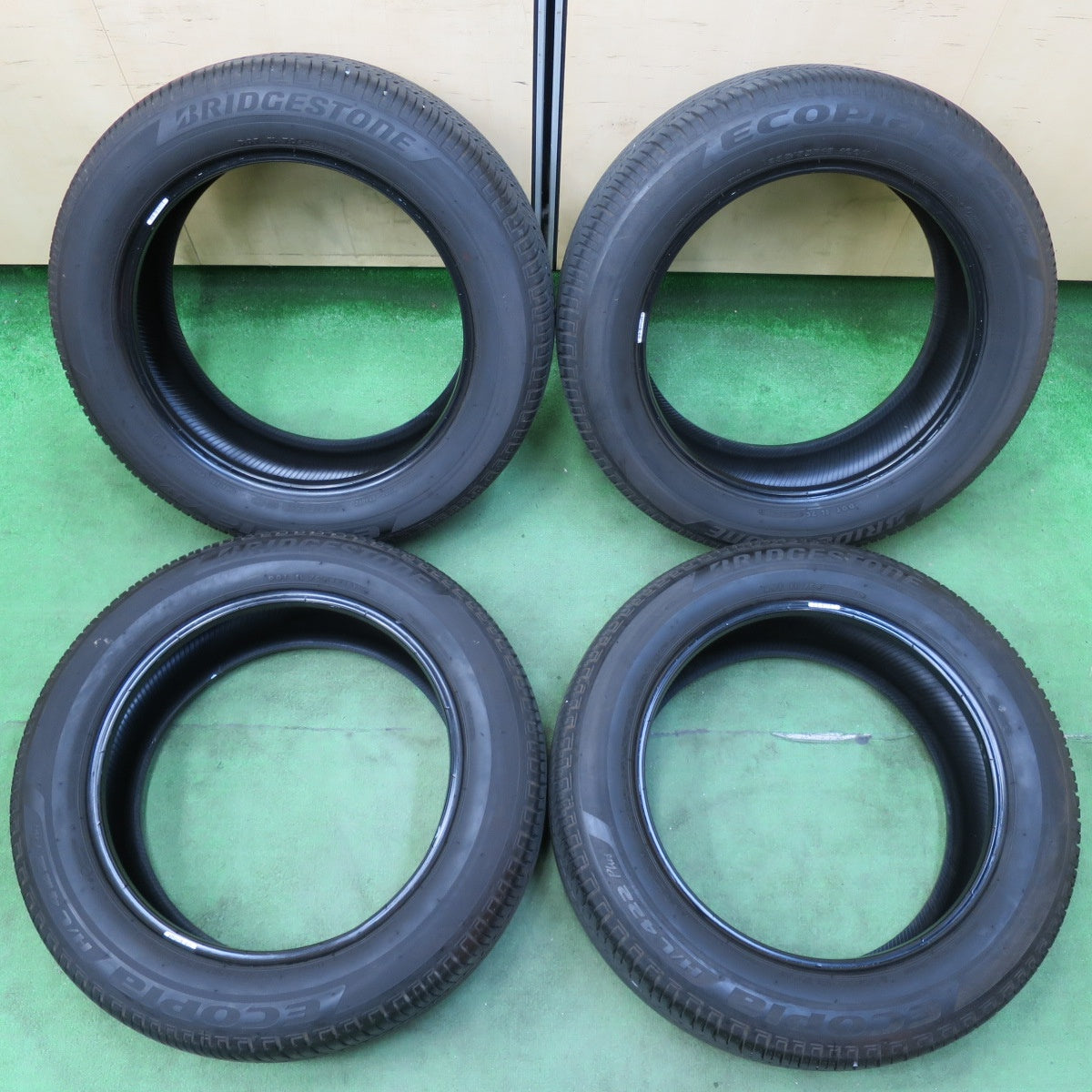 [送料無料] バリ溝！9.5分以上★235/55R18 ブリヂストン エコピア H/L 422 プラス タイヤ 18インチ NX ハリアー RAV4 ヴァンガード 等★5010814イノタ