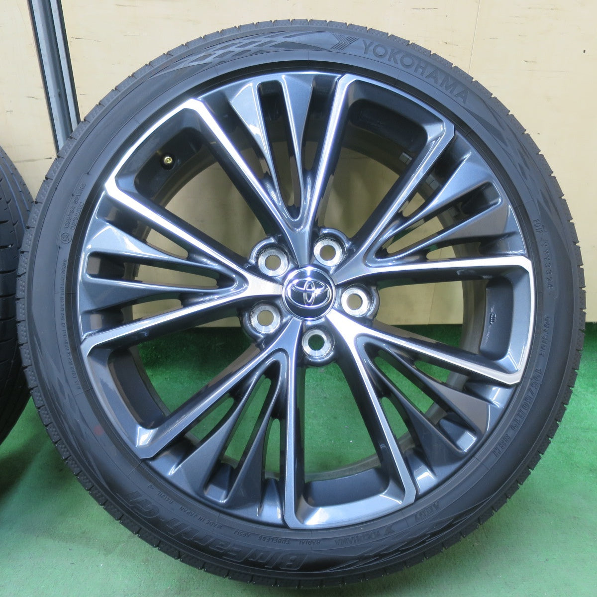 バリ溝！24年！キレイ！9.5分★トヨタ 60系 プリウス Zグレード 純正 195/50R19 ヨコハマ BluEarth-GT AE51 ブルーアース 19インチ PCD114.3/5H★5121307イノ